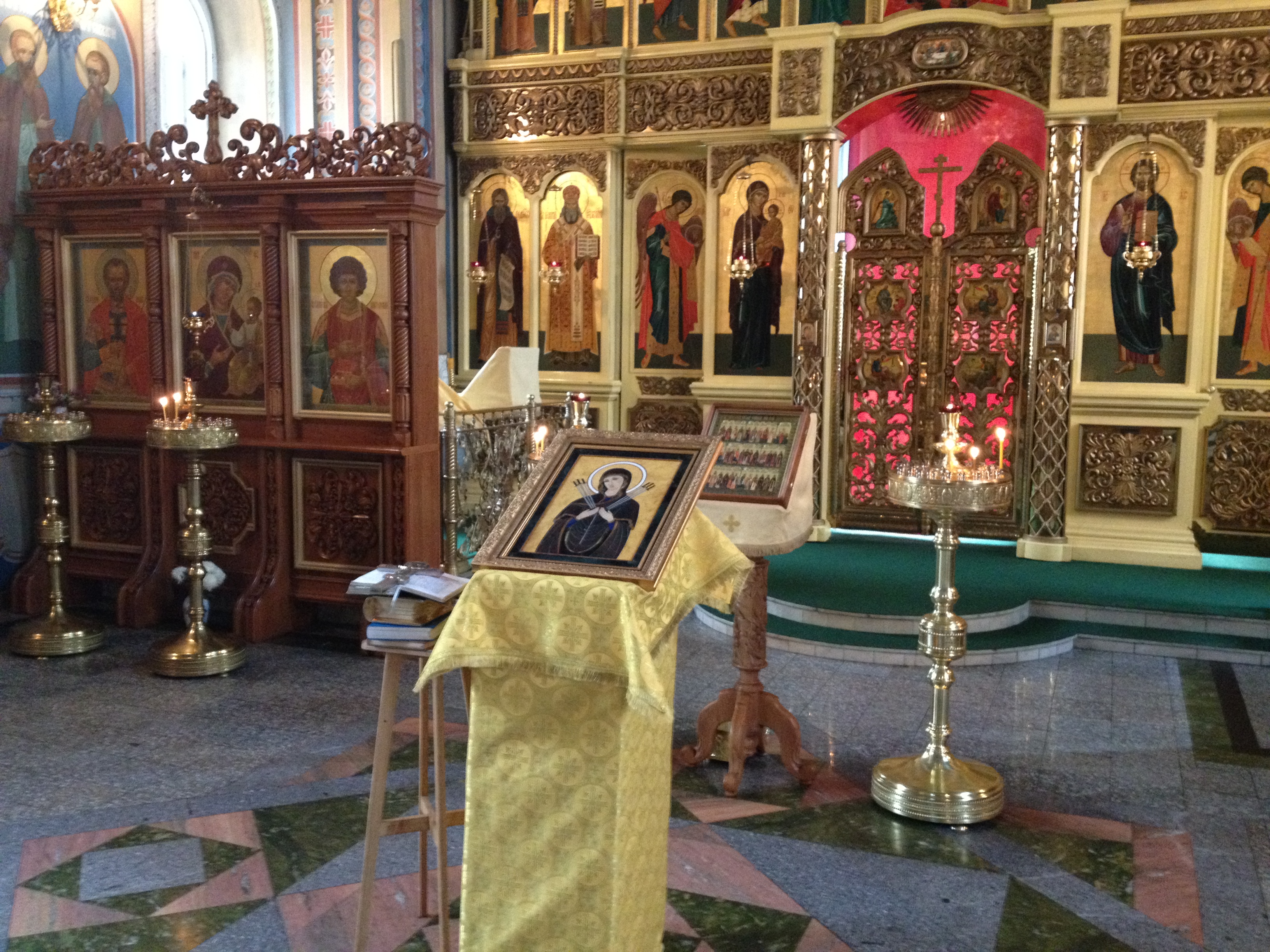 Seven-_barrel_icon_Of_the_mother_of_God_in_the_Church.jpeg